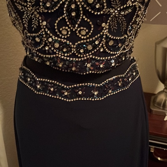 Elegant Camille Dark Blue 2 piece gown with crystals and beads Size 10 - Picture 6 of 9